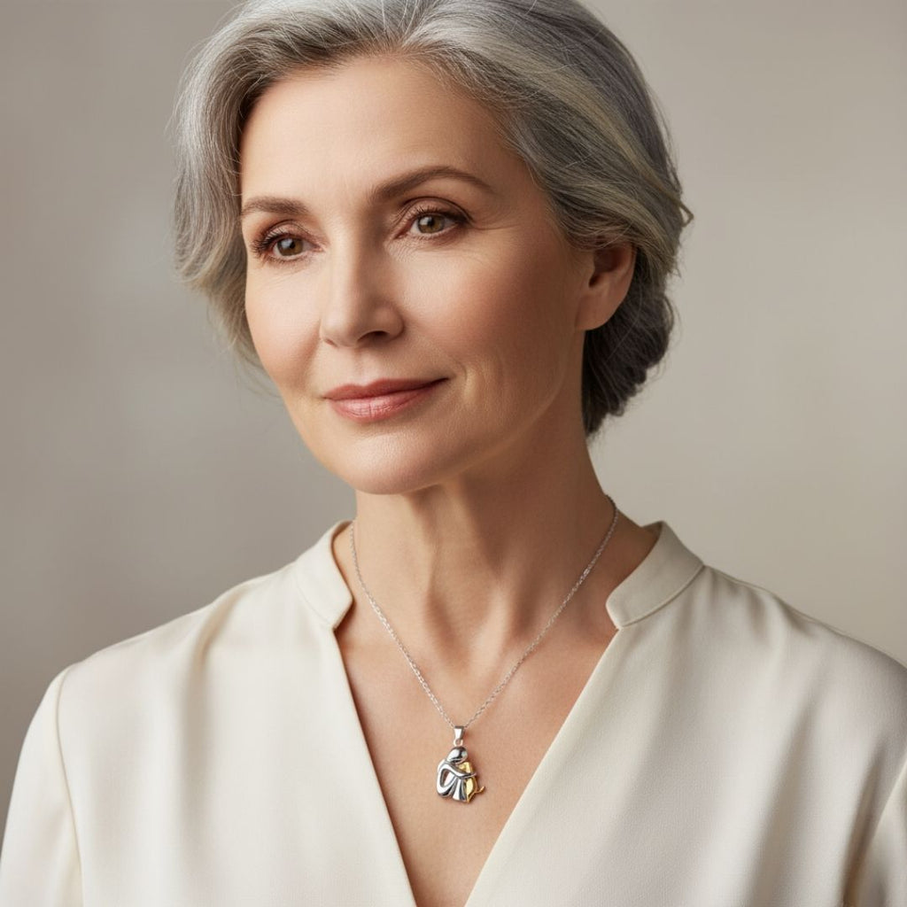 Olivia | Collar con colgante en forma de perro